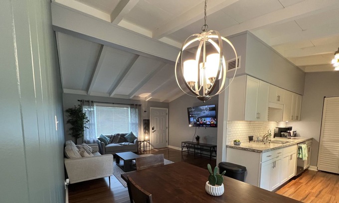 Lexington House | Minutes from Downtown, UK, Keeneland, Airport, and More!