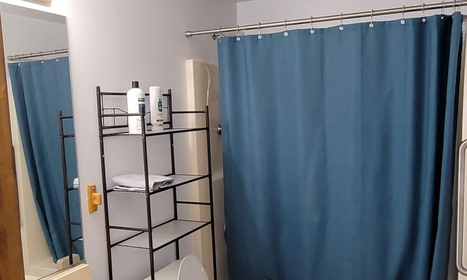 North Tonawanda Apartment | Minutes from Niagara Falls state park, Air Base, Shopping Centers, Universities!