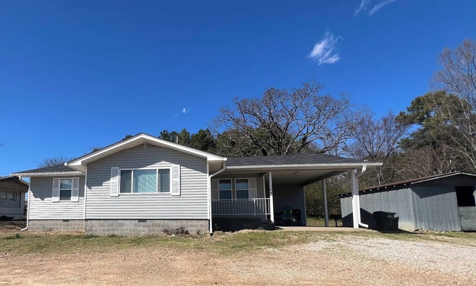 Mid America House | Minutes from Oaklawn Racing and Gaming historical downtown Hot Springs and lakes