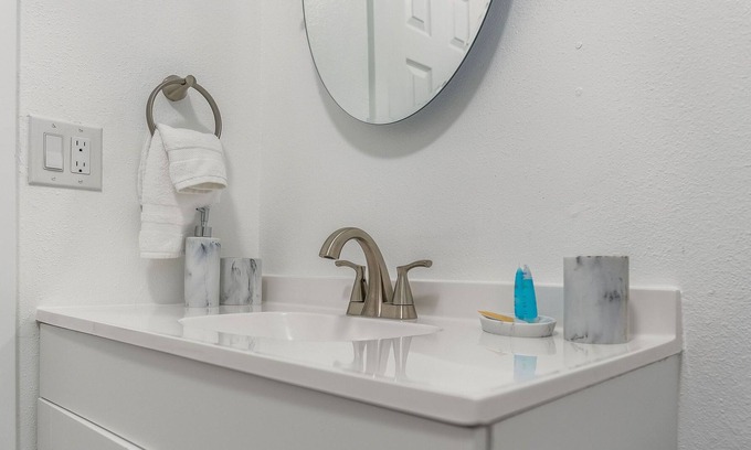 Hilltop Apartment | Minutes from Tacoma General, UW Tacoma and Downtown Tacoma
