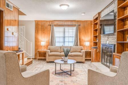 Memphis House | Minutes from the Airport - Wonderful Warrington