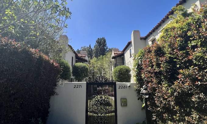 Hollywood Hills House | Minutes from the Hollywood Sign and the Kodak Theater