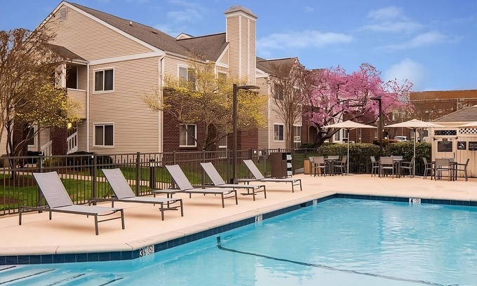 Brentwood Hotel | Minutes to The Parthenon Nashville! 2 Pet-friendly Units w/Free Breakfast, Pool