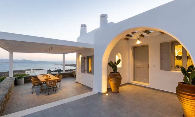 Krotiri House | Mirabilia | Unique view meets true elegance