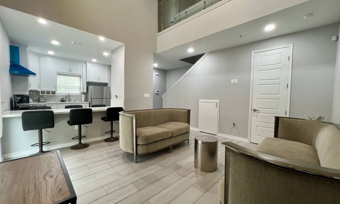 Brownsville Condo | Miramar - #3 - Fresh & Stylish 3BD/3BA - WiFi