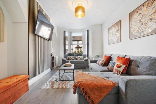 Bootle Apartment | Miranda House - Air Host & Stay - Sleeps 7