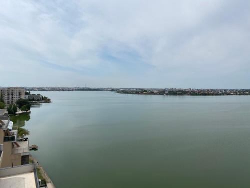 Constanta Apartment | Mirror Lake Apartments
