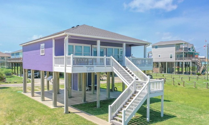 Port Bolivar House | Miss Molly's - 2 Bedroom, 2 Bath, Sleeps 7 - Gulf View!
