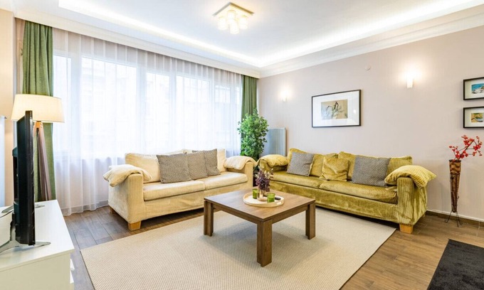 Cumhuriyet Apartment | Missafir Sleek and Central Flat in Nisantasi