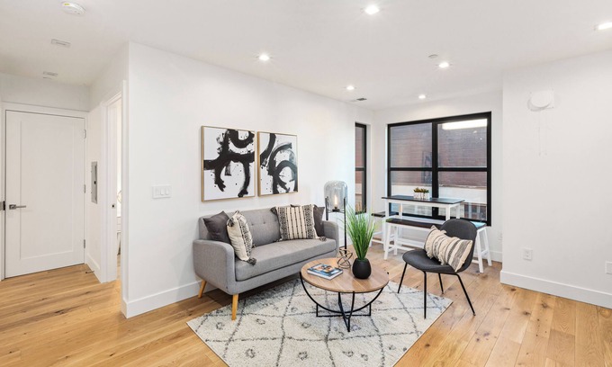 Inner Mission Condo | Mission Condo w Air Conditioning & Rooftop Deck - San Francisco Life Real Estate