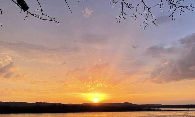 Bellevue House | Mississippi River House with unobstructed views!