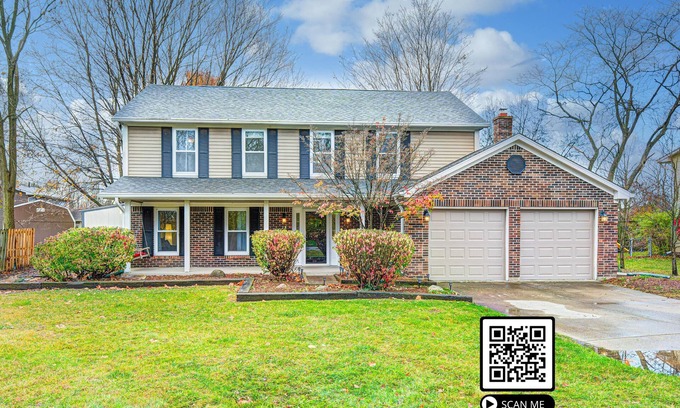 Indianapolis House | Misty Lake House - 2,200SF+ 5BR! Pet Friendly! Lake View Backyard w/Furniture