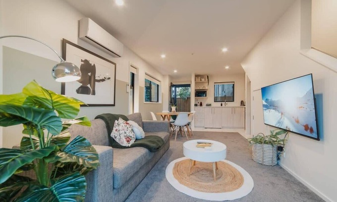 Christchurch City Centre House | Misty Meadows Manor - Your Urban Oasis