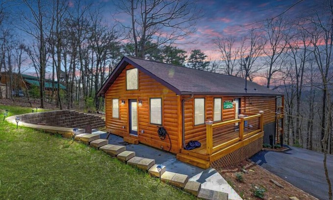 Gatlinburg - Pigeon Forge Cabin | Misty Morn