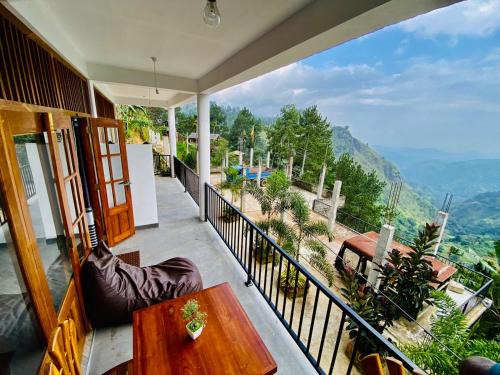 Ella Cabin | Misty peak view