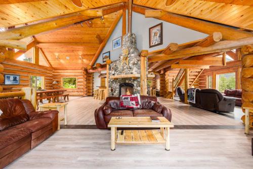 Alyeska House | Misty Pines Lodge