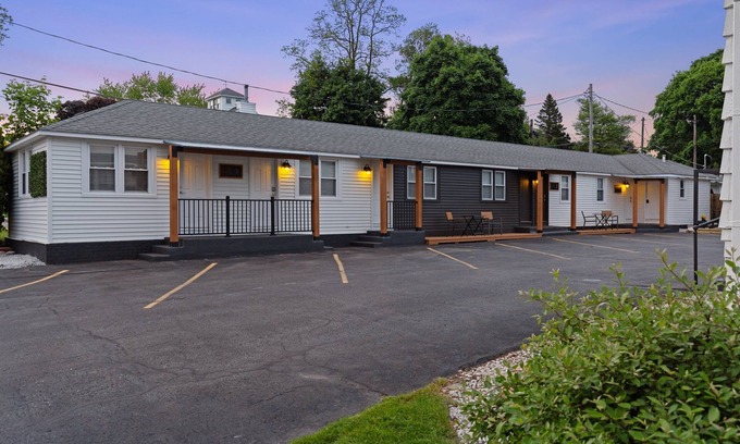 Ludington Apartment | Mitten Flats #1 - 1 Block to the beach!
