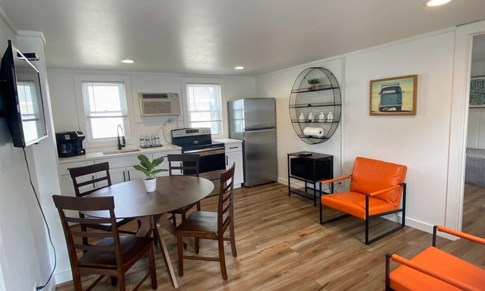 Ludington Apartment | Mitten Flats #2 - 1 Block to the beach!