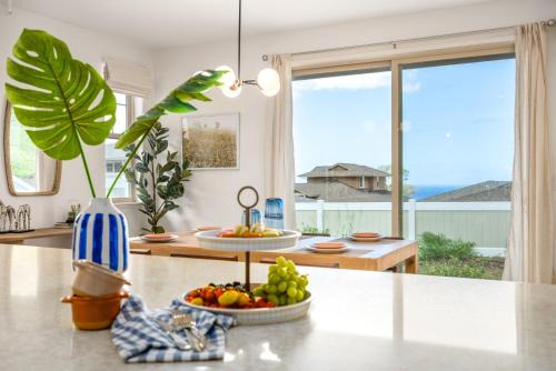 Makaha Valley House | #ML - Aloha Hoʻonani 3BR Home - MT & Ocean Views!