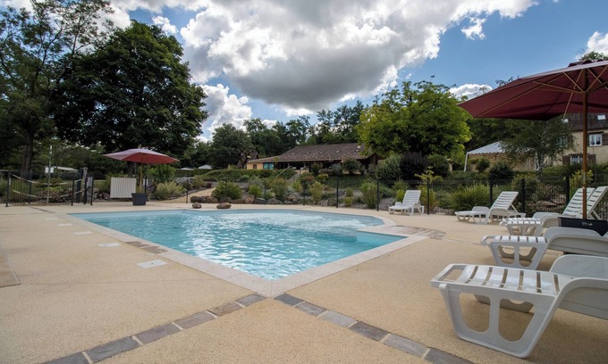 Saint-Pompont House | Mobile Home 'La Truffière' with Shared Pool, Private Terrace and Private Garden