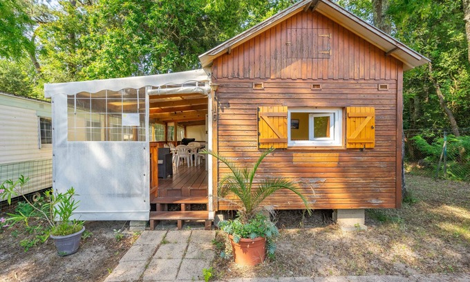 La Tremblade RV Rental | Mobile Home 'Mh16 La Tremblade' with Shared Pool, Private Terrace and Air Conditioning