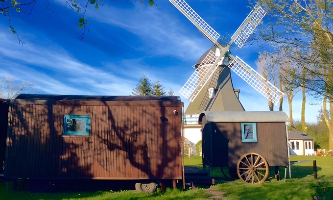 Nordermeldorf House | Mobile Home 'Traumwagen An Der Mühle' with Private Terrace, Shared Garden and Wi-Fi