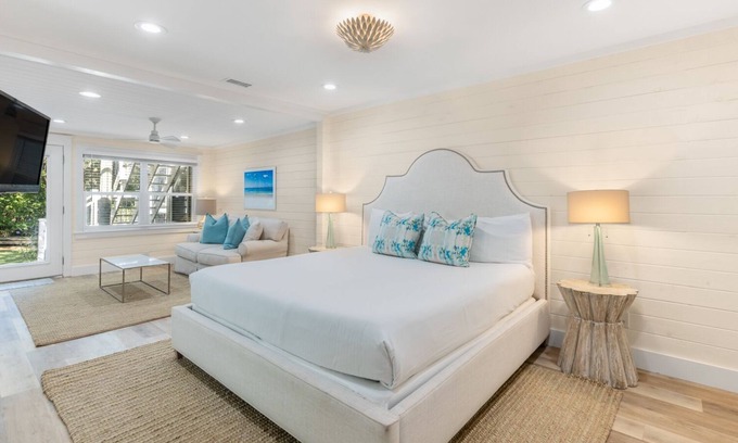Seacrest House | Mobile - Newly renovated Seacrest townhome steps to the beach, 2 bikes!