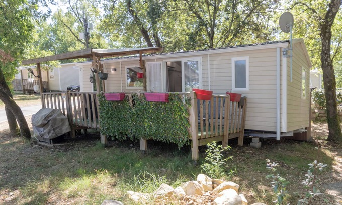 Lagorce Apartment | Mobilehome with Shared Pool, Private Terrace and Air Conditioning