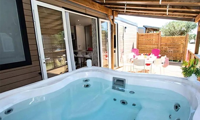 Aups House | Mobilheim Cotignac Private Jacuzzi - 33m2 - 3 Schlafzimmer - Geschirrspüler + TV + A/C 6 persons