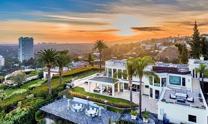 The Bird Streets Villa | Mockingbird Estate