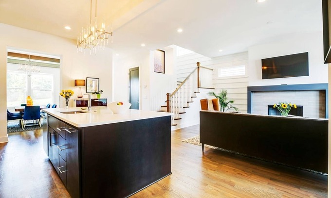Buena Vista House | Mockingbird: Walk to heart of Downtown! Rooftop!