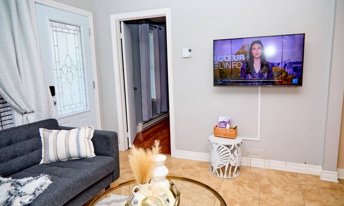 Saint-Edmond Apartment | Modern 3-bedroom apartment with spa & jacuzzi, free parking & beautiful view