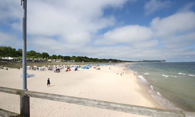 Middelhagen Apartment | Modern vacation apartment near the water with sea view - Heimathafen vacation apartment