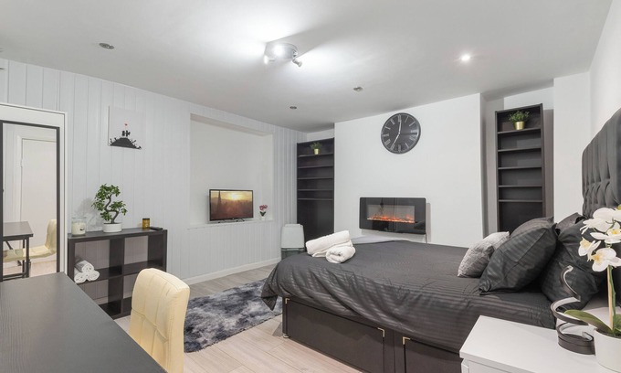 Portsoken Apartment | Modern 1 Bed Apartment in Central London – Perfect for Couples & Solo Travelers!