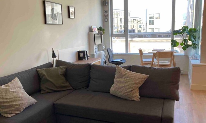 Mount Pleasant Condo | Modern 1 Bed Condo in the heart of Vancouver
