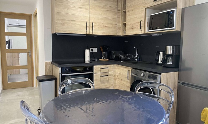 Balaruc-les-Bains Apartment | Modern 1-Bed Apt near Thau Lagoon, A/C & Internet, Close to Town Center