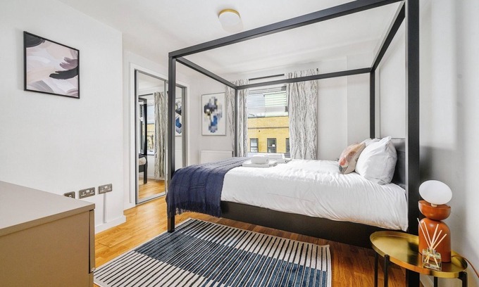 Havering Apartment | Modern 1-bedroom apartment in Romford Town with WiFi, Balcony & More