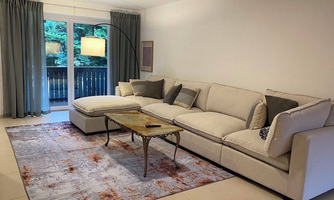 Freilassing Apartment | Modern 160sqm - fully equipped - near Salzburg - mountains lakes and culture 🏔️