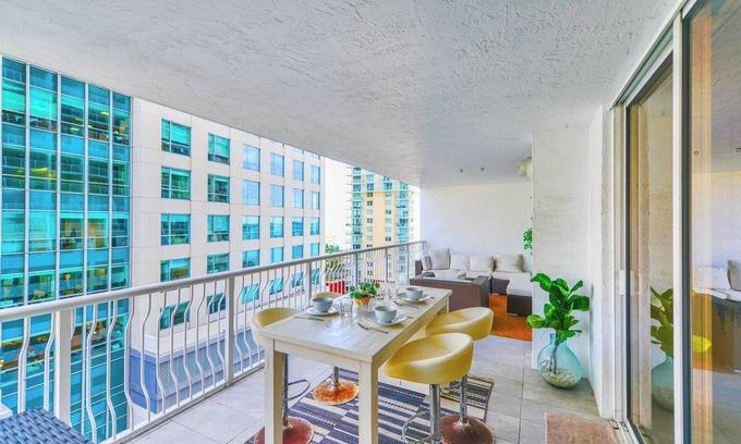 Brickell Apartment | Modern 1BR + Den | Full-Amenity Brickell Condo