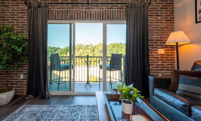 Central Business District Apartment | Modern 1BR Flat: Free Parking, AC, Getaway Ready!