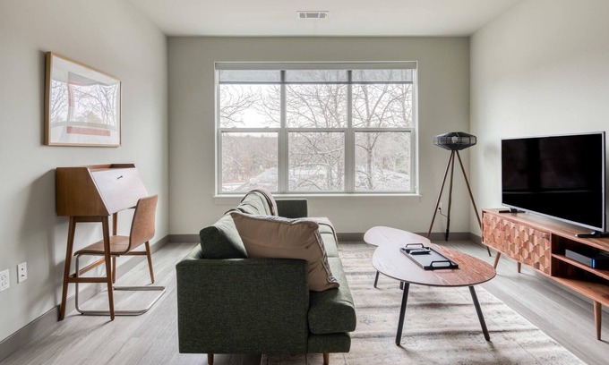 Burlington Apartment | Modern 1BR in Burlington with On-Site Parking