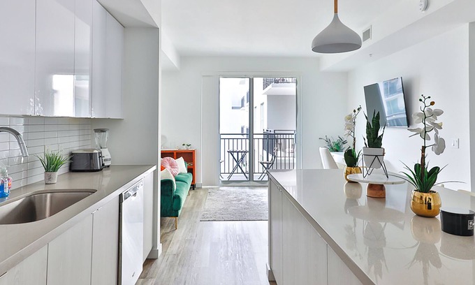 Channel District Apartment | Modern 2-BD Retreat in Vibrant Channelside District