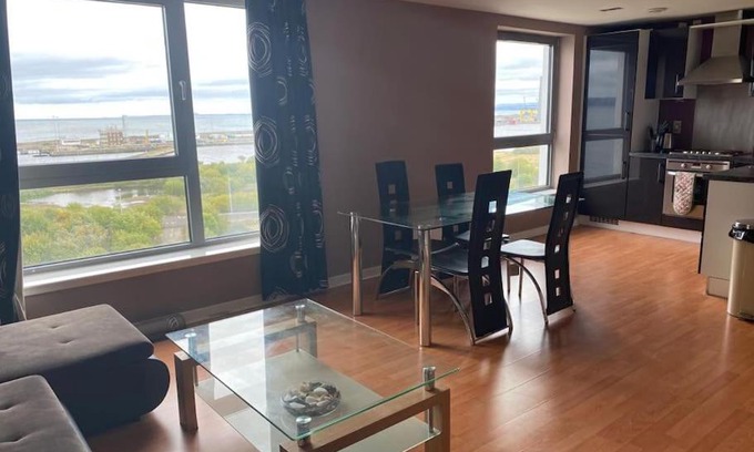 Newhaven Apartment | Modern 2 bed apartment with stunning seaside view