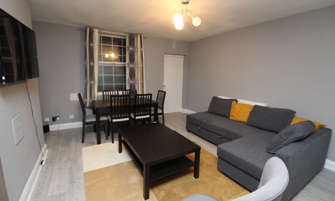Lewisham Apartment | Modern 2 Bed Close To City Centre In London
