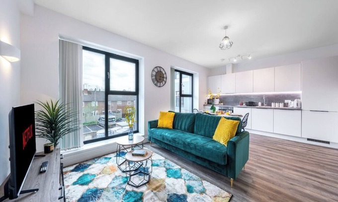 Potters Bar Apartment | Modern 2 bed flat in Potters Bar Free Parking