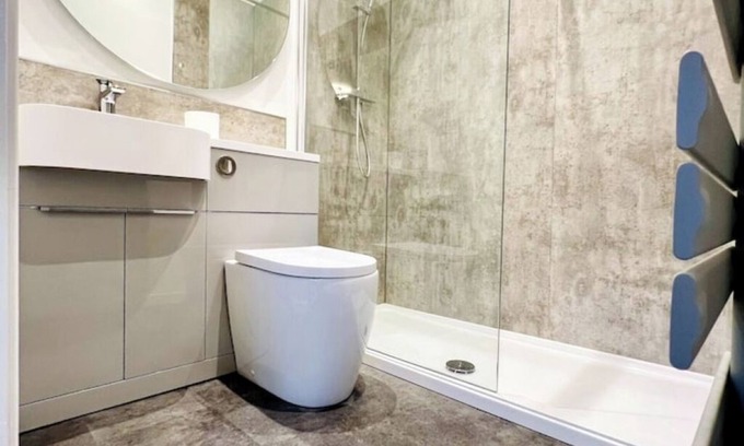 Blyth House | Modern 2-bed house in Blyth centre with two bedrooms and two bathrooms