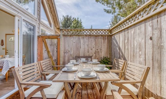 Pacific City House | Modern 2 Bed, Outdoor Living, Bonus Loft, near Cape Kiwanda and Pelican Pub!