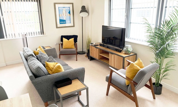 Rushmoor District Apartment | Modern - 2 Bedroom Apartment - Farnborough