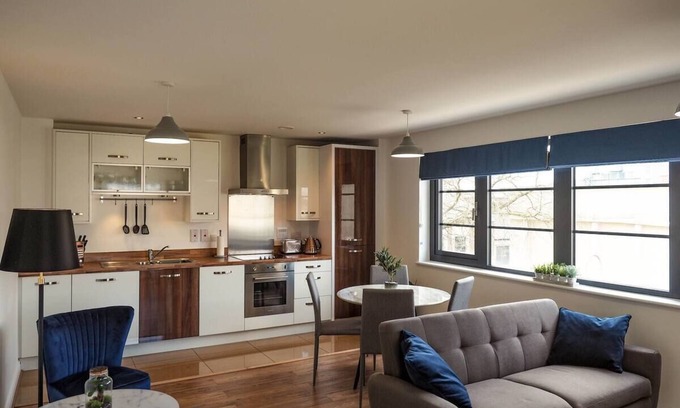 Rushmoor District Apartment | Modern 2 Bedroom Apartment in Central Farnborough