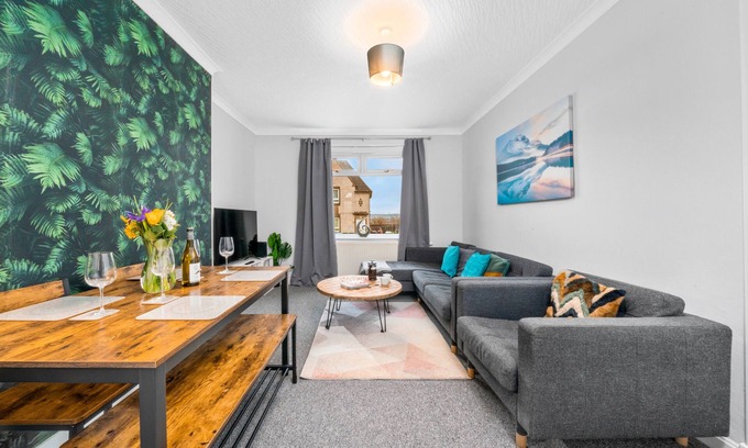 Glasgow Apartment | Modern 2 bedroom apartment with shower room
